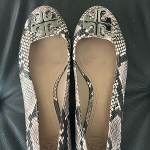 Tory Burch snake skin flats in Size 8.5